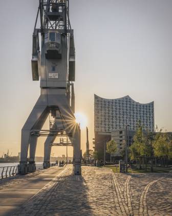 Germany, Hamburg, View from Sandkai to Elbphilharmonie at sunset, KEBF02943