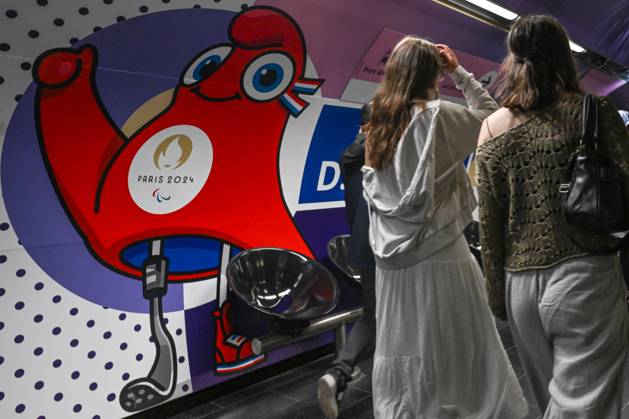 Daily Life In Paris On The Eve Of The Olympics PARIS, FRANCE - JULY 13: Franklin D. Roosevelt Metro station decorated with images of Phryge, the Paris 2024 Olympic mascot, on July 13, 2024, in Paris, France. Paris France Copyright: xArturxWidakx originalFilename: widak-exciteme240713_np7a1