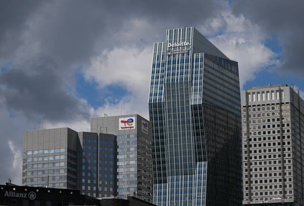 Daily Life In Paris On The Eve Of The Olympics PARIS, FRANCE - JULY 13: General view of the La DÃ fense district in Paris with Deloitte and TotalEnergies offices, on July 13, 2024, in Paris, France. Paris France Copyright: xArturxWidakx originalFilename: widak-exciteme240713_npgX2