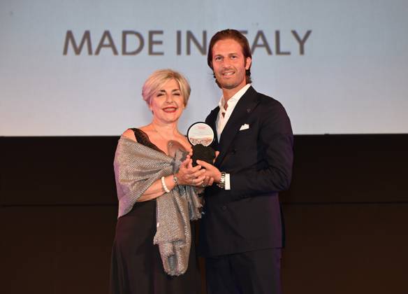Entertainment Bilder des Tages Taormina,Italy TAOMODA 2024 fashion shows show stylists Teatro Antico In the photo:SilvioTombolini Tao Award with Patrizia Vacalebri  Copyright: xNickxZonnax xipa-agency.netx xNickxZonnax IPA_Agency_IPA48278159