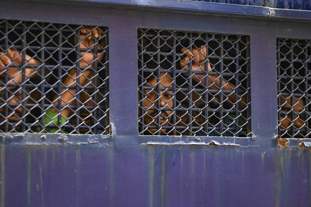 Bilder des Jahres 2024, News 07 Juli News Themen der Woche KW 30 News Bilder des Tages Protesters Arrested In Dhaka, Bangladesh A police van is transporting protesters to the jail after their court hearing in Dhaka, Bangladesh, on July 26, 2024. The number of arrests in days of violence in Bangladesh is passing the 2,500 mark after protests over employment quotas are sparking widespread unrest. Dhaka Dhaka Bangladesh  Copyright: xZabedxHasnainxChowdhuryx originalFilename: chowdhury-notitle240726_npC3I.jpg