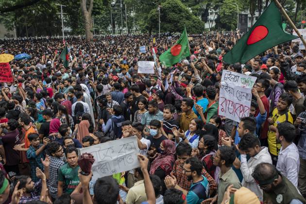 Protest against Prime Minister Sheikh Hasina in Dhaka - 03 Aug 2024 Protesters hold placards expressing their opinion during a demonstration. Bangladeshi students, teachers, human rights activists, and cultural activists took part in a protest against Prime Minister Sheikh Hasina and her government to resign and at the same time, they also demanded the formation of a new national government Dhaka Bangladesh Copyright: xSazzadxHossainx xSOPAxImagesx one-point demand_sazzad hossain (27)