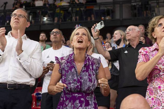 Bilder des Jahres 2024, Entertainment 08 August Entertainment Themen der Woche KW32 Entertainment Bilder des Tages Duchess Sophie of Edinburgh attends the British victory in the Cycling Track Womens Team Sprint Finals at the Paris 2024 Olympic Games at the VÃ lodrome National in Saint Quentin en Yvelines Duchess Sophie of Edinburgh attends the British victory in the Cycling Track Womens Team Sprint Finals at the Paris 2024 Olympic Games at the VÃ lodrome National in Saint Quentin en Yvelines, France, August 5, 2024 Jacovides Perusseau Bestimage Sophie,, Duchess of Edinburgh, attending the Cycling Track Womens Team Sprint Finals on Day 10 of the Olympic Games Paris 2024 at National Velodrome on August 5, 2024 in Saint Quentin en Yvelines, France Saint Quentin en Yvelines France  Copyright: xJacovides-Perusseaux xBestimagexJacovides-Perusseaux xBestimagex