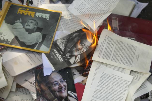 August 5, 2024, Dhaka, Dhaka, Bangladesh: After Sheikh Hasina fled the country, Anti-government protestors set fire on books written about Sheikh Hasina and Bangabandhu in Dhaka,Bangladesh on 05 August 2024. Dhaka Bangladesh - ZUMAj163 20240805_zip_j163_019 Copyright: xAbuxSufianxJewelx