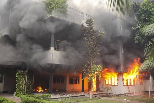 August 5, 2024, Dhaka, Dhaka, Bangladesh: The Bangabandhu Memorial Museum is set on fire by anti-government protestors in Dhaka on August 5, 2024. Protests in Bangladesh that began as student-led demonstrations against government hiring rules in July culminated on August 5, in the prime minister fleeing and the military announcing it would form an interim government. Dhaka Bangladesh - ZUMAj163 20240805_zip_j163_030 Copyright: xAbuxSufianxJewelx
