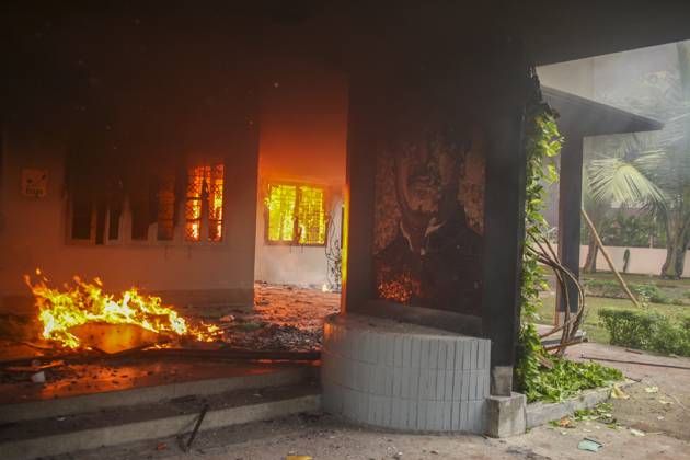 August 5, 2024, Dhaka, Dhaka, Bangladesh: The Bangabandhu Memorial Museum is set on fire by anti-government protestors in Dhaka on August 5, 2024. Protests in Bangladesh that began as student-led demonstrations against government hiring rules in July culminated on August 5, in the prime minister fleeing and the military announcing it would form an interim government. Dhaka Bangladesh - ZUMAj163 20240805_zip_j163_033 Copyright: xAbuxSufianxJewelx