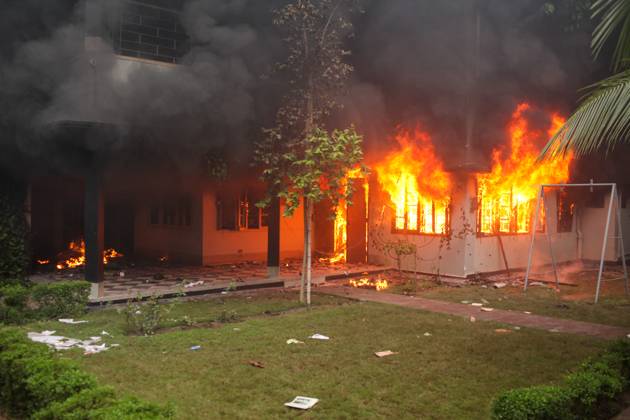Anti-government Protest in Bangladesh The Bangabandhu Memorial Museum is set on fire by anti-government protestors in Dhaka on August 5, 2024. Protests in Bangladesh that began as student-led demonstrations against government hiring rules in July culminated on August 5, in the prime minister fleeing and the military announcing it would form an interim government. Dhaka Dhaka Bangladesh Copyright: xAbuxSufianxJewelx