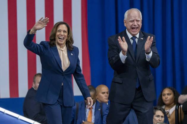 Bilder des Jahres 2024, News 08 August News Themen der Woche KW32 News Bilder des Tages Vice President and Presidential nominee Kamala Harris and Minnesota Governor Tim Walz vice presidential candidate speak on stage during their first campaign rally at Temple University in Philadelphia, PA on Tuesday, August 6, 2024.  WAS20240806211 KenxCedeno