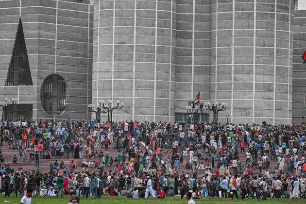 August 5, 2024, Dhaka, Bangladesh: Anti-government protestors gather at the parliament house during the celebration. Thousands of Bangladesh People celebrate the resignation of Bangladeshi Prime Minister Sheikh Hasina. Protests in Bangladesh that began in July for the abolition of the quota system in government jobs culminated on August 5, as Bangladesh military chief Gen. Waker-uz-Zaman announced a transitional government after Prime Minister Sheikh Hasina fled the country due to violent nationwide protests. Hundreds of people were killed and wounded during the protests since July, which first called for the abolition of quotas in government jobs and later the resignation of the Hasina, who had been in power since 2009. Dhaka Bangladesh - ZUMAs197 20240805_aaa_s197_145 Copyright: xZabedxHasnainxChowdhuryx
