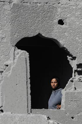 Bilder des Jahres 2024, News 08 August News Themen der Woche KW32 News Bilder des Tages Palestinians check the destruction in Deir el-balah in the central Gaza Strip. Palestinians check the destruction in Deir el-balah in the central Gaza Strip, on August 7, 2024, following Israeli bombardment amid the ongoing conflict between Israel and the Palestinian Hamas militant group. Photo by Omar Ashtawy apaimages Deir el-balah Gaza Strip Palestinian Territory 070824_Dair_El-Balah_OSH_00(12) Copyright: xapaimagesxOmarxAshtawyx xapaimagesx