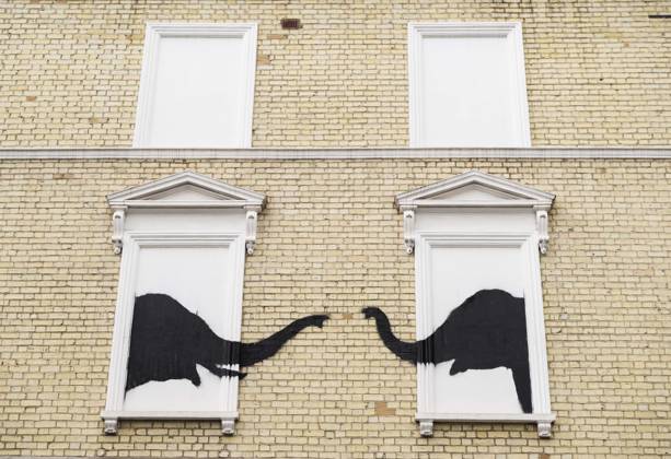 Bilder des Jahres 2024, Entertainment 08 August Entertainment Themen der Woche KW32 Entertainment Bilder des Tages A new artwork, confirmed to be by Banksy, has appeared on a wall in Chelsea. The mural, depicting a pair of elephants, is the second to appear in London in two days. Where: London, United Kingdom When: 07 Aug 2024 Credit: Cover Images EDITORIAL USE ONLY. NOT FOR USE BY NEWSPAPERS BASED IN THE UK. Copyright: xx coverimg54012895