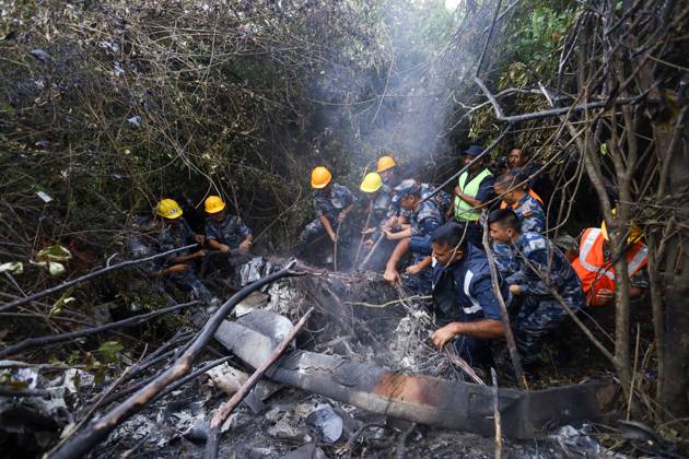 Bilder des Jahres 2024, News 08 August News Themen der Woche KW32 News Bilder des Tages Helicopter Crash In Nepal Kills 5, Including 4 Chinese Nationals Members of the Nepal Armed Police Force and Nepal Police are searching the wreckage of the Air Dynasty Helicopter that crashed in Nuwakot District, Nepal, on August 7, 2024. A total of 5 people are on board the helicopter, including 4 Chinese and a Nepali national, which is crashing in the hills, claiming the lives of those on board. Nuwakot Nepal  Copyright: xSubaasxShresthax originalFilename: shrestha-helicopt240807_np0mu.jpg