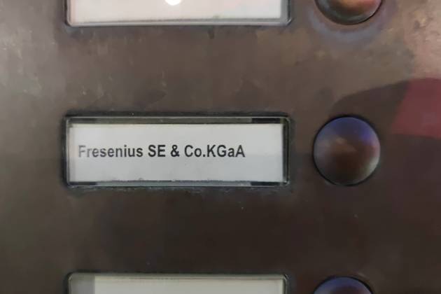 Berlin, Deutschland, 05.08.2024: Klingelschild an der Repräsentanz der Fresenius SE & Co. KGaA Copyright: xdtsxNachrichtenagenturx dts_44358