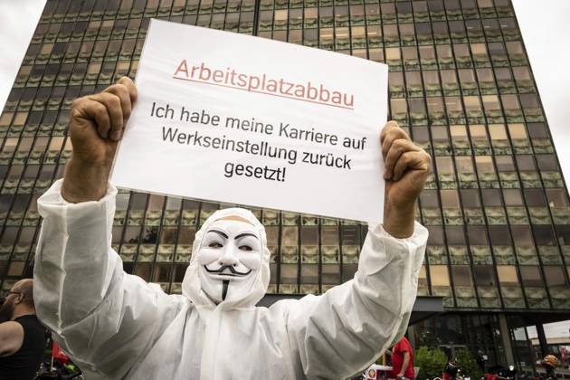 Bilder des Jahres 2024, News 08 August News Themen der Woche KW32 News Bilder des Tages Vor der Aufsichtsratssitzung bei TKS in Duisburg. ** NUR FÜR REDAKTIONELLE ZWECKE ** EDITORIAL USE ONLY **<p>Sigmar Gabriel, Detlef Wetzel, Tekin Nasikkol, Roc Stellvertr. Betr Rat HKM Vor der Aufsichtsratssitzung bei TKS in Duisburg am Freitag, 9. August 2024. Es wird eine Entscheidung über den Lauf der Dinge in der Stahlproduktion erwartet. Duisburg NRW Duisburg Copyright: STEFANxAREND