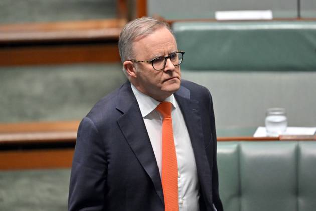 QUESTION TIME, Prime Minister Anthony Albanese arrives for Question Time in the House of Representatives at Parliament House in Canberra, Tuesday, August 13, 2024. ( NO ARCHIVING, EDITORIAL USE ONLY, NO USE IN BOOKS WITHOUT CONSENT CANBERRA AUSTRALIAN CAPITAL TERRITORY AUSTRALIA PARLIAMENT HOUSE Copyright: xMICKxTSIKASx 20240813124785273547