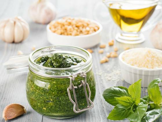 Homemade basil pesto sauce ingredients, Homemade pesto sauce and ingredients on gray wooden background. Close up wiev of basil pesto in glass jar with ingredients., Homemade pesto sauce and ingredients on gray wooden background. Close up wiev of basil pesto in glass jar with ingredients., 12.04.2024, Copyright: xFascinadorax Panthermedia37079472.jpg