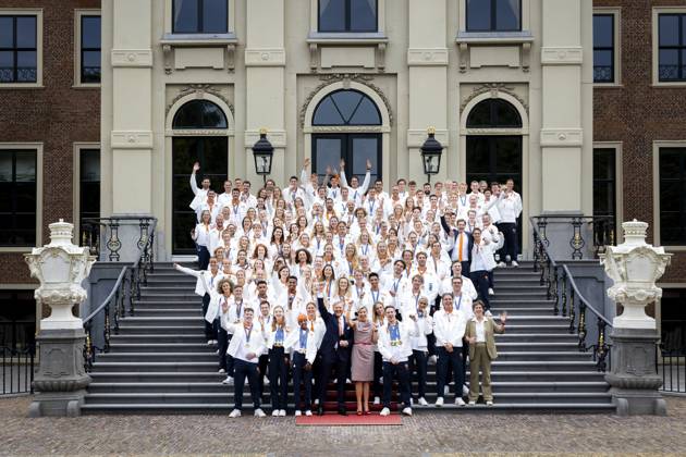 Bilder des Jahres 2024, News 08 August News Themen der Woche KW33 News Bilder des Tages Paris 2024, Niederländisches Königspaar empfängt Team Niederlande in Den Haag THE HAGUE - King Willem-Alexander and Queen Maxima during a reception at Huis ten Bosch Palace for the Dutch medal winners of the 2024 Summer Olympics in Paris. ANP RAMON VAN FLYMEN netherlands out - belgium out  Copyright: xx x505929889x originalFilename: 505929889.jpg