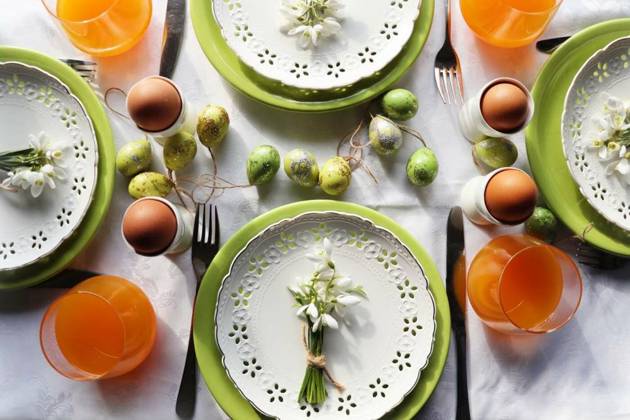 Stylish Easter table setting. Natural egg , snowdrops , modern plate, cutlery. Modern Easter table decoration, Stylish Easter table setting. Natural egg , snowdrops , modern plate, cutlery. Modern Easter table decoration ., Stylish Easter table setting. Natural egg , snowdrops , modern plate, cutlery. Modern Easter table decoration ., 06.06.2024, Copyright: xVaivirgax Panthermedia37375990.jpg