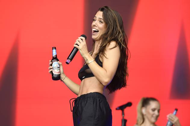 Bilder des Jahres 2024, Entertainment 08 August Entertainment Themen der Woche KW33 Vanessa Mai live bei der Schlager Sommernacht auf dem Open R Festival 2024 in der Almased Arena. Uelzen, 18.08.2024