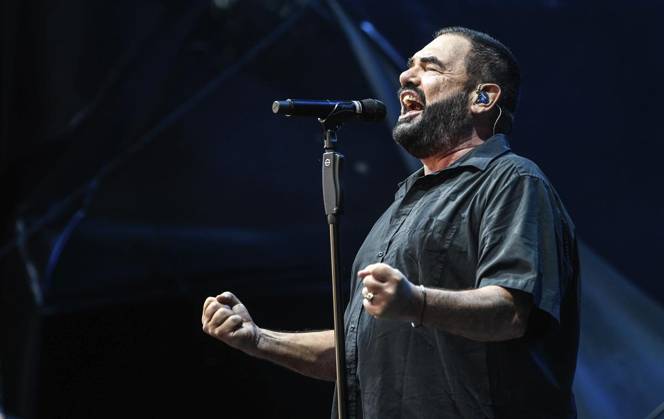 Alphaville Live im Burgtheater ** NUR FÜR REDAKTIONELLE ZWECKE ** EDITORIAL USE ONLY **<p>Sommerkultur; Hauptgesang mit Marian Gold (geboren als Hartwig Schierbaum). Alphaville Live im Burgtheater, am Sonntag, 18.08.2024 in Dinslaken. Deutschland NRW Dinslaken Copyright: MarkusxJoosten