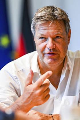 Robert Habeck (Bündnis 90 Die Grünen) Bundesminister für Wirtschaft und Klimaschutz der Bundesrepublik Deutschland ** NUR FÜR REDAKTIONELLE ZWECKE ** EDITORIAL USE ONLY **<p>Robert Habeck (Bündnis 90 Die Grünen) Bundesminister für Wirtschaft und Klimaschutz der Bundesrepublik Deutschland, fotografiert am 20.08.2024 in Berlin. Deutschland Berlin Berlin Copyright: MaurizioxGambarini