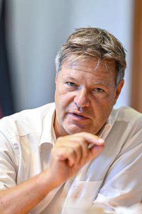 Robert Habeck (Bündnis 90 Die Grünen) Bundesminister für Wirtschaft und Klimaschutz der Bundesrepublik Deutschland ** NUR FÜR REDAKTIONELLE ZWECKE ** EDITORIAL USE ONLY **<p>Robert Habeck (Bündnis 90 Die Grünen) Bundesminister für Wirtschaft und Klimaschutz der Bundesrepublik Deutschland, fotografiert am 20.08.2024 in Berlin. Deutschland Berlin Berlin Copyright: MaurizioxGambarini