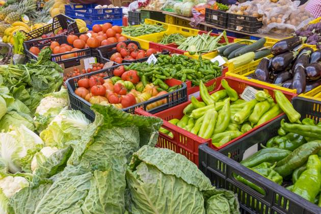 Markt in Santanyi, Gemüsestand Market in Santanyi, vegetable stall Copyright: imageBROKER AnnaxReinert ibxiqx08401357.jpg