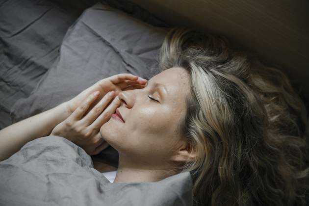 Woman sleeping in bed at home model released, Symbolfoto property released, KVBF00276