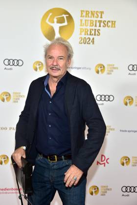 Verleihung des Ernst-Lubitsch-Preises 2024 Leander Haussmann Ankunft, zur Verleihung des Ernst-Lubitsch-Preises 2024 im Rahmen einer Matinee im Berliner ZOO PALAST statt in Berlin, am 25.08.2024