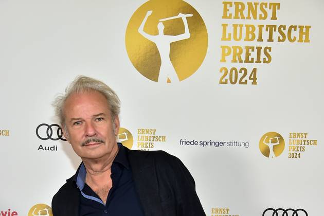 Verleihung des Ernst-Lubitsch-Preises 2024 Leander Haussmann Ankunft, zur Verleihung des Ernst-Lubitsch-Preises 2024 im Rahmen einer Matinee im Berliner ZOO PALAST statt in Berlin, am 25.08.2024