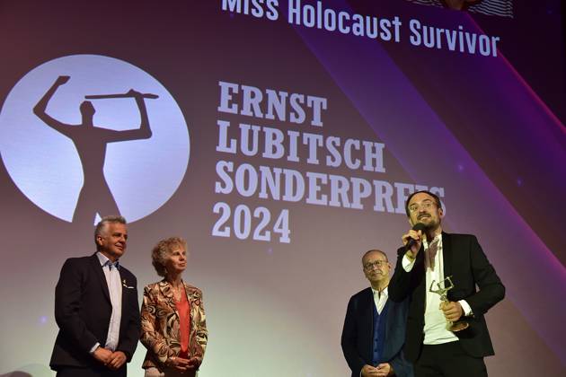Verleihung des Ernst-Lubitsch-Preises 2024 Shimon Sabag, Yudit Setz, Radek SWegrzyn,Sonderpreisgewinner, Regisseur Ankunft, zur Verleihung des Ernst-Lubitsch-Preises 2024 im Rahmen einer Matinee im Berliner ZOO PALAST statt in Berlin, am 25.08.2024