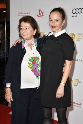 Sharon Brauner mit Mutter Renee Brauner bei der 66. Verleihung vom Ernst-Lubitsch-Preis 2024 im Zoo Palast. Berlin, 25.08.2024