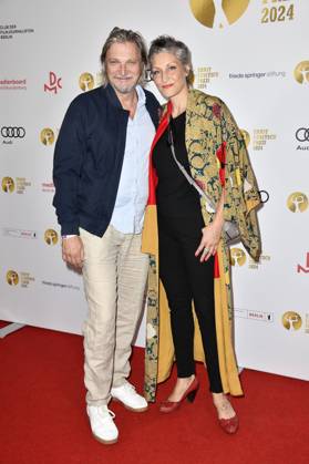 Stefan Jürgens mit Partnerin Boriana Rosenmüller bei der 66. Verleihung vom Ernst-Lubitsch-Preis 2024 im Zoo Palast. Berlin, 25.08.2024