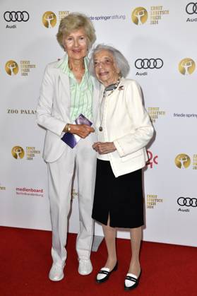 Friede Springer und Margot Friedländer bei der 66. Verleihung vom Ernst-Lubitsch-Preis 2024 im Zoo Palast. Berlin, 25.08.2024