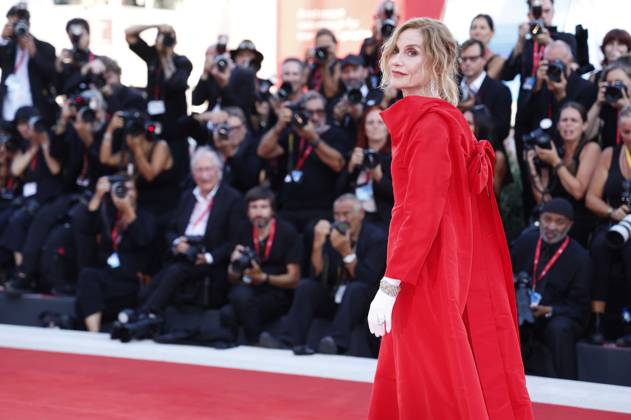 Bilder des Jahres 2024, Entertainment 08 August Entertainment Bilder des Tages Isabelle Huppert bei der Opening Ceremony mit der Premiere des Kinofilms Beetlejuice Beetlejuice auf der Biennale di Venezia 2024 81. Internationale Filmfestspiele von Venedig im Palazzo del Cinema. Venedig, 28.08.2024