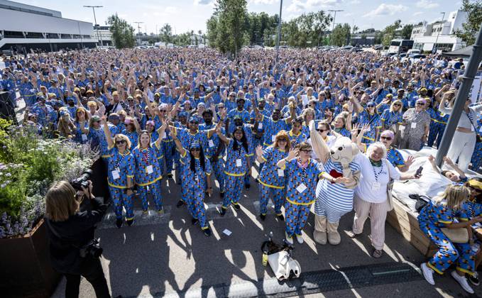 IKEA workers in Älmhult, Sweden, broke the Guinness world record on Wednesday, 28 August 2024, in the category of the largest gathering of people in a two piece pyjamas in the same place The record was set at 2052 people The record was set at the parking lot outside the IKEA Museum and representatives of Guinness World Records were on hand to  Copyright: xJohanxNilsson TTx WORLD TWO-PIECE PYJAMA RECORD NlXh3FwZ2jk