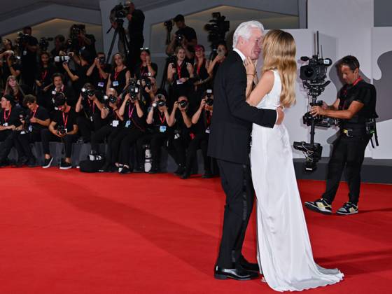 Venice, 81st Venice Film Festival 2024 - Sixth Evening. Red Carpet Filming Italy Award In the photo: Richard Gere and Alejandra Silva  Copyright: xManuelexMangiarottix xipa-agencyx xPoolxPhotoxEventsx04x IPA_Agency_IPA49266360