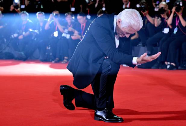 Entertainment Bilder des Tages September 1, 2024, Venice, ITALY: US actor Richard Gere attends the red carpet of the Filming Italy Venice Awards during the 81st Venice Film Festival in Venice, Italy, 01 September 2024. The movie is presented out of competition at the festival running from 28 August to 07 September 2024. ANSA ETTORE FERRARI. Venice ITALY  - ZUMAa110 20240901_zaf_a110_155 Copyright: xEttorexFerrarix