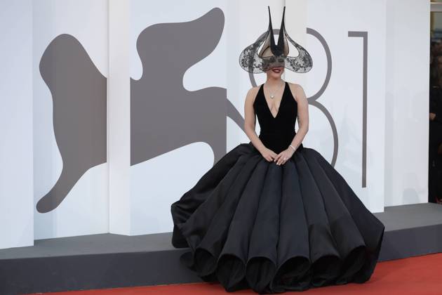Bilder des Jahres 2024, Entertainment 09 September Entertainment Themen der Woche KW36 Entertainment Bilder des Tages Joker Folie a Deux red carpet in Venice Lido - 04 Sept 2024 Lady Gaga attends the red carpet of the movie Joker Folie a Deux at 81st Venice Film Festival in Venice Lido. Venice Lido Italy Copyright: xMarioxCartellix xSOPAxImagesx Lady Gaga (10)