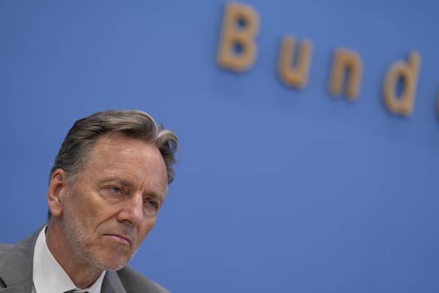 Holger Münch, Präsident des Bundeskriminalamtes Bundeslagebild zur Organisierten Kriminalität 2023, Bundesinnenministerin Nancy Faeser, Holger Münch, Präsident des Bundeskriminalamtes (BKA) in der Bundespressekonferenz Berlin Berlin GER