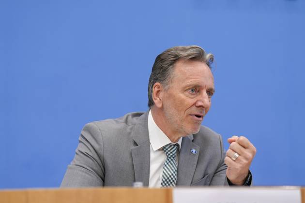 Holger Münch, Präsident des Bundeskriminalamtes Bundeslagebild zur Organisierten Kriminalität 2023, Bundesinnenministerin Nancy Faeser, Holger Münch, Präsident des Bundeskriminalamtes (BKA) in der Bundespressekonferenz Berlin Berlin GER