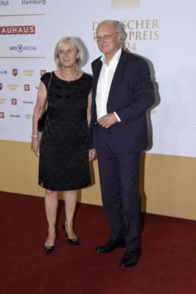 Joachim Knuth mit Ehefrau Ulrike Murmann bei der Verleihung des 15. Deutschen Radiopreises 2024 im Musical Theater Neue Flora. Hamburg, 05.09.2024