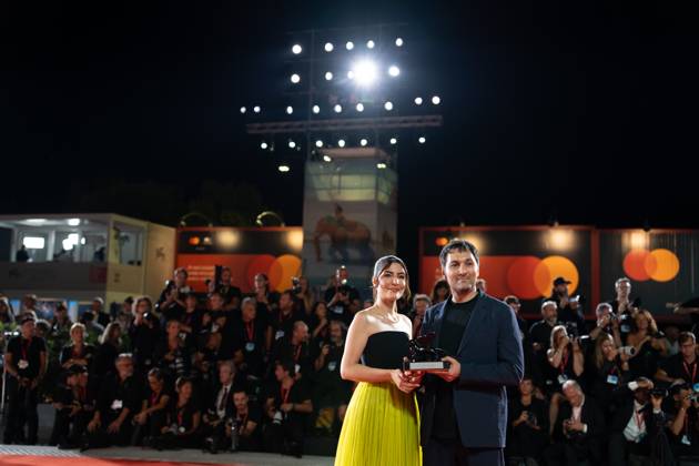 2024 Winners Photocall - The 81st Venice International Film Festival Arshia Shakiba and Zayne Akyol accept the Best Short Film Award during the 81st Venice International Film Festival at Palazzo del Cinema in Venice, Italy, on September 7, 2024. Venice Italy  Copyright: xLucaxCarlinox originalFilename: carlino-notitle240907_npaxi.jpg