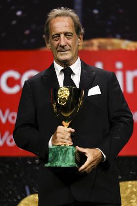 81st Mostra - Closing Ceremony Vincent Lindon accepts the Volpi Cup for Best Actor Award for The Quiet Son onstage during the 81st Venice International Film Festival at Sala Grande on September 07, 2024 in Venice, Italy. Photo by Marco Piovanotto ABACAPRESS.COM Venice Italy  Copyright: xPiovanottoxMarco ABACAx