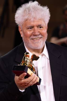 News - 2024 Winners Photocall - The 81st Venice International Film Festival Pedro Almodovar poses with the golden Lion Award for The room next door during the 81st Venice International Film Festival at Palazzo del Cinema on September 7, 2024 in Venice, Italy. Photo: Cinzia Camela. Lido di Venezia Palazzo del Cinema Italy Copyright: xCinziaxCamelax xLiveMediax LPN_1508044