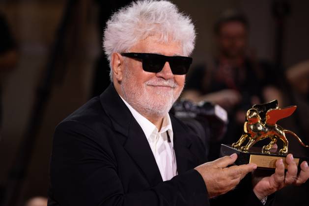News - 2024 Winners Photocall - The 81st Venice International Film Festival Pedro Almodovar poses with the golden Lion Award for The room next door during the 81st Venice International Film Festival at Palazzo del Cinema on September 7, 2024 in Venice, Italy. Photo: Cinzia Camela. Lido di Venezia Palazzo del Cinema Italy Copyright: xCinziaxCamelax xLiveMediax LPN_1508047