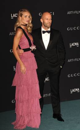 Rosie Huntington-Whiteley and Jason Statham arriving at the LACMA 2015 Art and Film Gala Honouring James Turrell And Alejandro G Inarritu at LACMA on November 7, 2015 in Los Angeles, California. Copyright: x FAMOUSx aay5c468