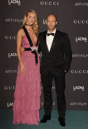 Rosie Huntington-Whiteley and Jason Statham arriving at the LACMA 2015 Art and Film Gala Honouring James Turrell And Alejandro G Inarritu at LACMA on November 7, 2015 in Los Angeles, California. Copyright: x FAMOUSx aay5c470
