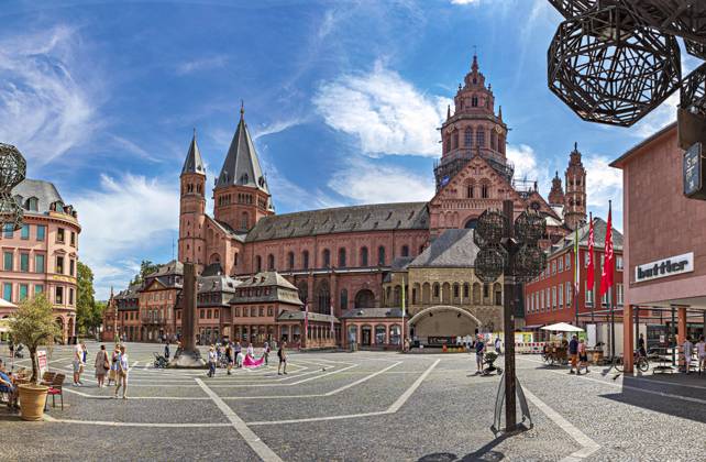 Dom St. Martin und Domplatz in Mainz, Rheinland-Pfalz, Deutschland, Europa St Martin s Cathedral and Cathedral Square in Mainz, Rhineland-Palatinate, Germany, Europe Copyright: imageBROKER ValxThoermer iblvth11152725