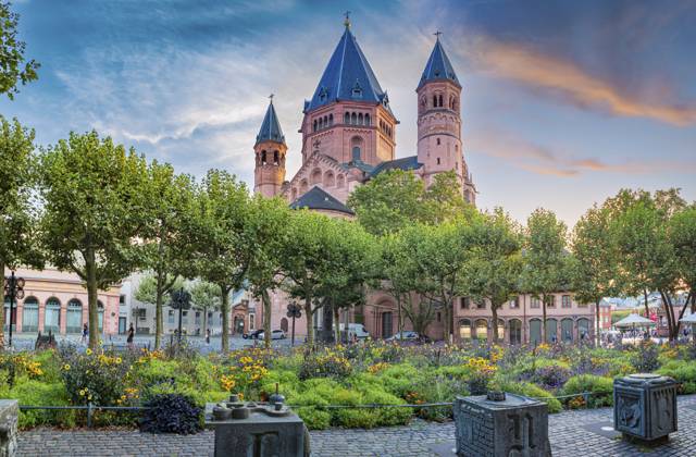 Dom St. Martin und Domplatz in Mainz, bei Sonnenuntergang, Rheinland-Pfalz, Deutschland, Europa St Martin s Cathedral and Cathedral Square in Mainz, at sunset, Rhineland-Palatinate, Germany, Europe Copyright: imageBROKER ValxThoermer iblvth11152811